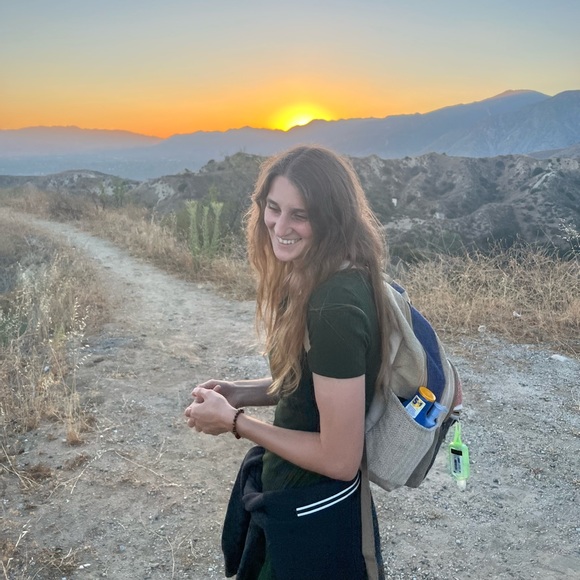 Meet your Posher, Katie - Picture 3 of 7